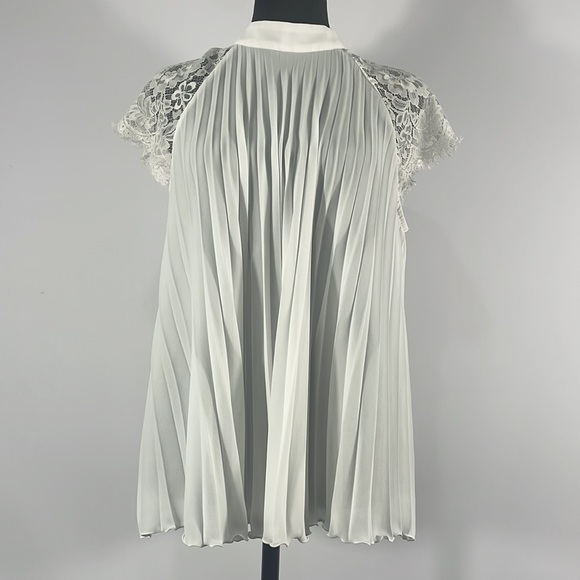 White, Banana Republic, pleaded,lace Medium, Top, Swing top, Trapeze - Picture 10 of 10